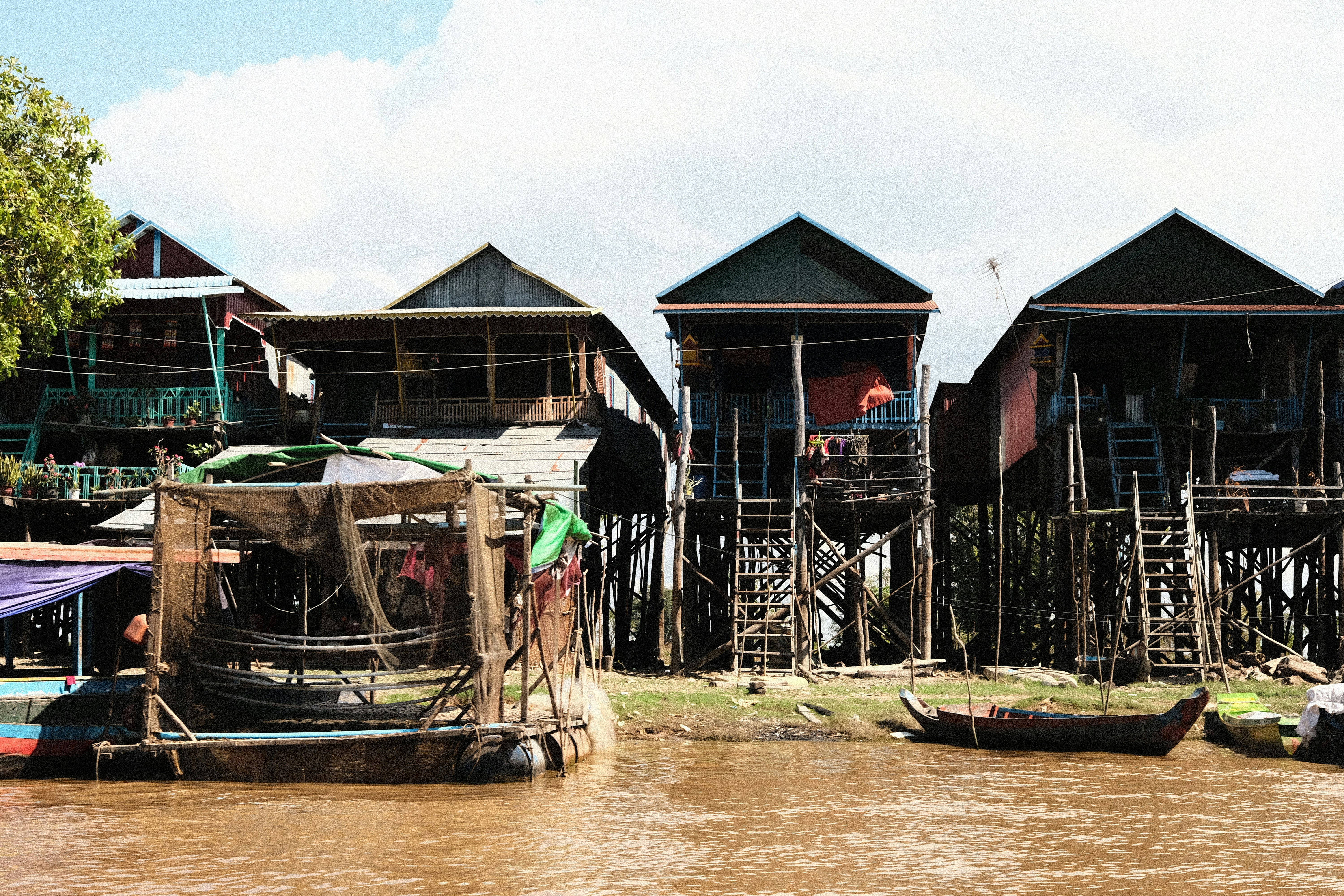 High waters in September make Tonlé Sap Lake’s floating villages fully accessible for authentic boat tours